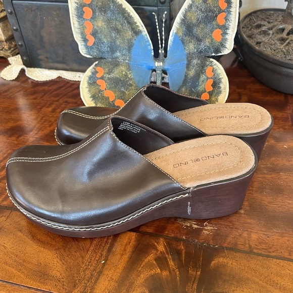 Bandolino ladies Brown, leather clogs and NWOT super cute perfect condition 10 - Picture 11 of 16